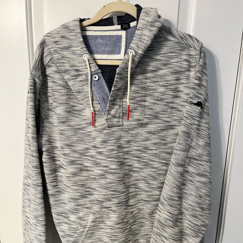 Tommy Bahama North Beach Baja Sweatshirt. Men’s Large.
